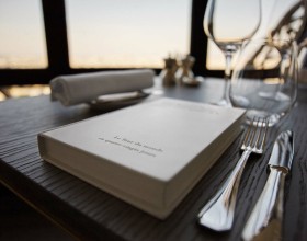 Table de restaurant Jules Verne