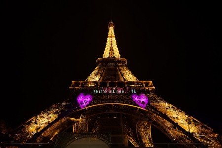 Iluminación de la Torre Eiffel en San Valentín 2020