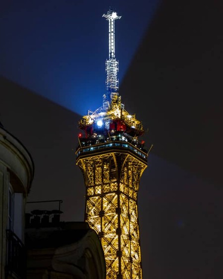 Cumbre actual por la noche